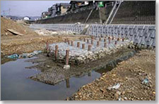 岐阜県 水制工の施工途中風景（最終覆工されます）
